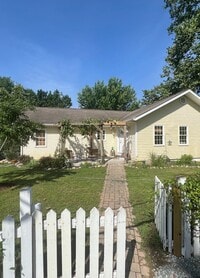 Building Photo - Country Club
