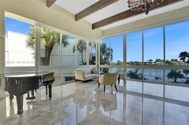 Building Photo - 20281 E Country Club Dr