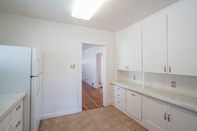 Building Photo - 4336 E Batavia Pl