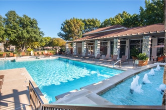 Building Photo - Villas Of Preston Creek