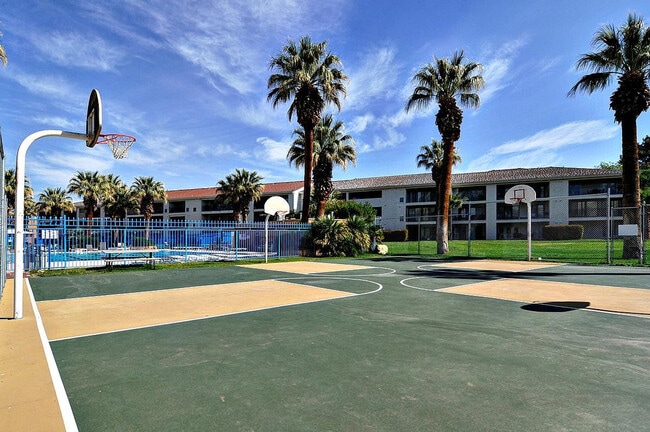 Building Photo - 1845 W Canyon View Dr