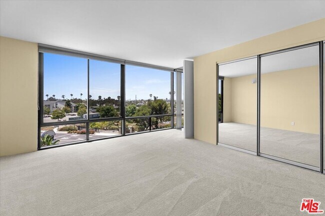 Building Photo - 4265 Marina City Dr