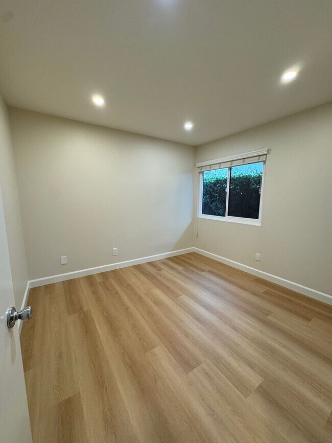 Building Photo - Renovated Home with Modern Comfort and Spacious Living