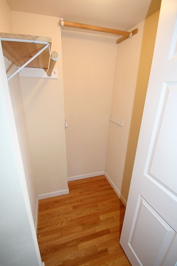 Building Photo - UPDATED & WELL MAINTAINED 3 BED, 2 BATH SE...