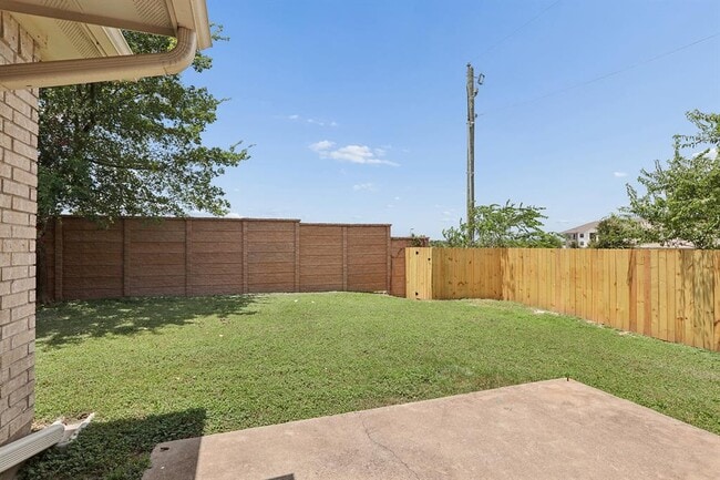 Building Photo - 14621 Lantern Dr