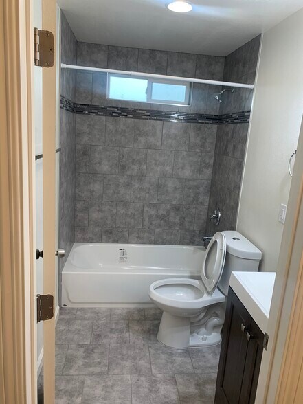 Building Photo - 1356 53rd Ave