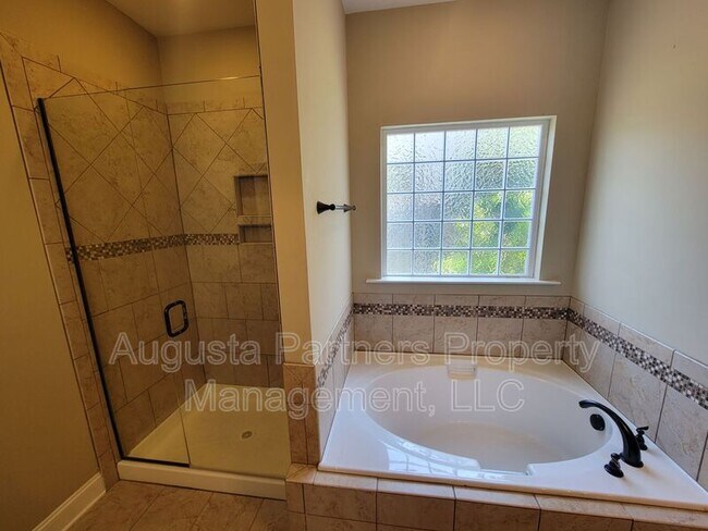 Building Photo - 841 Herrington Dr