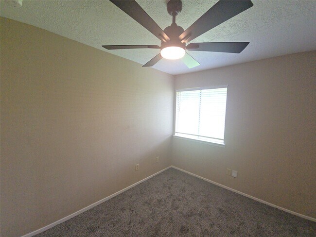 Building Photo - 11130 Thunderhaven Dr