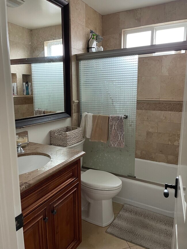 Building Photo - 1108 W Balboa Blvd