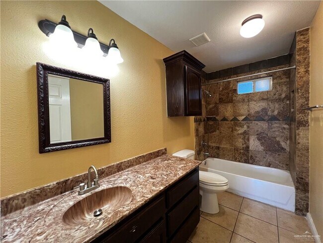 Building Photo - 906 Gonzalez Dr