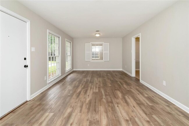 Building Photo - 5416 Hilltop Dr N