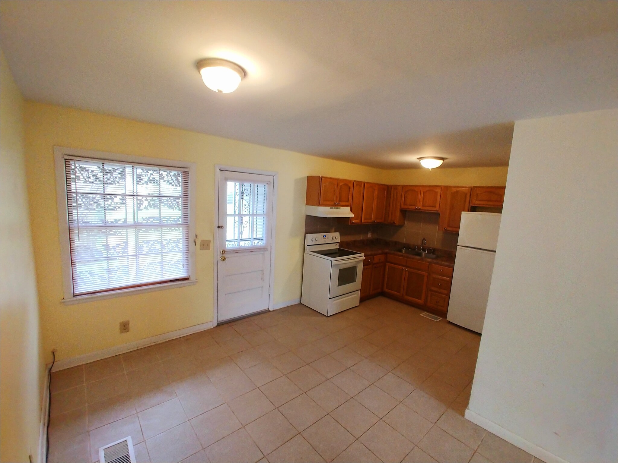 Building Photo - 644 N 5th St