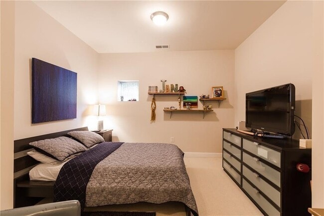 Building Photo - 1155 Glenridge Pl NE