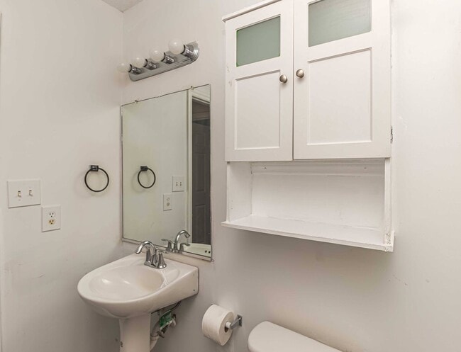 Building Photo - *Cute 3 BR 2 BA Home in Goldsboro* Minutes from SJAFB