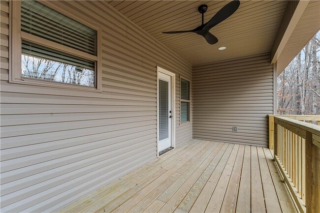 Building Photo - 16 Celtic Dr