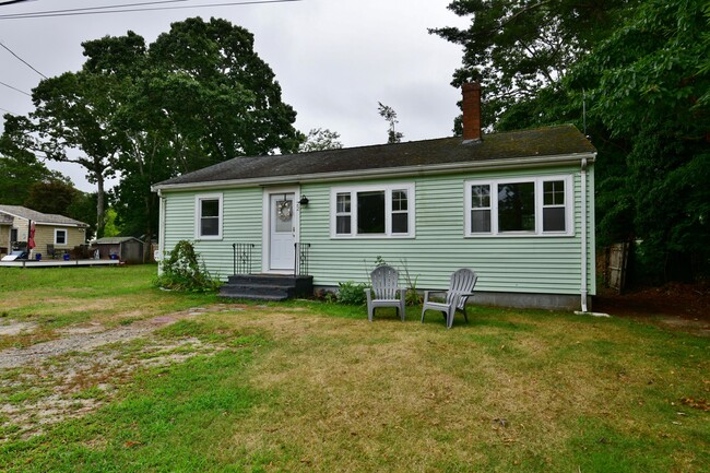 Building Photo - 22 Datewood St