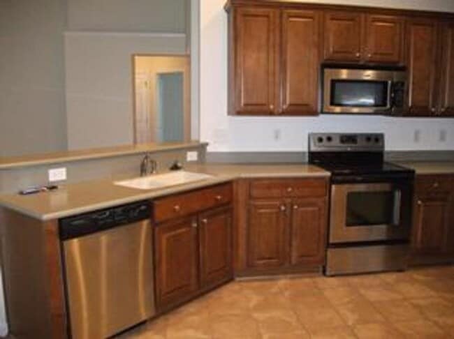Building Photo - Arrowhead Golf Community