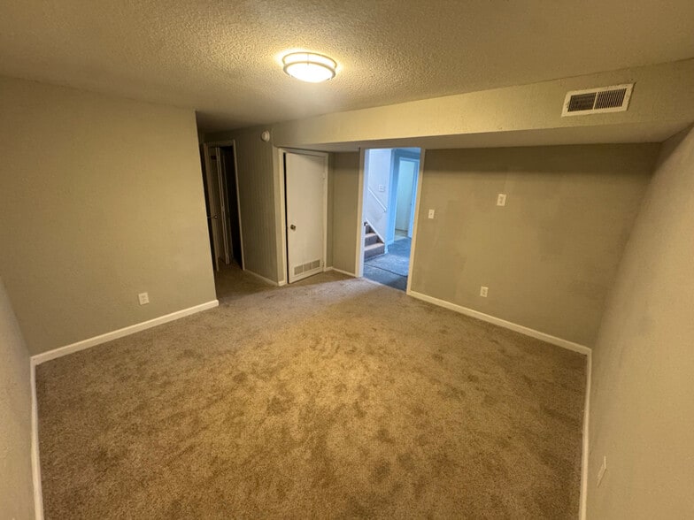 Building Photo - 541 S Deveron Dr