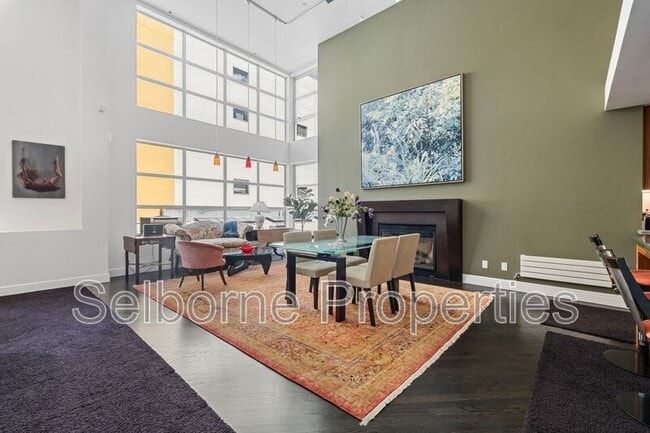 Building Photo - 33 Clementina St