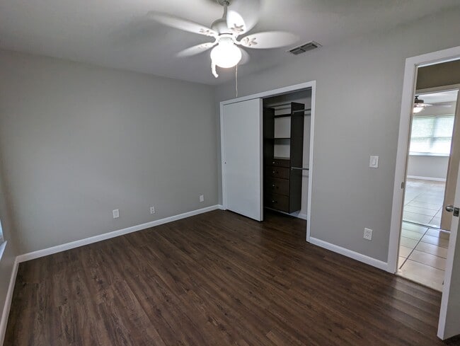 Building Photo - 2701 Wendover Ter