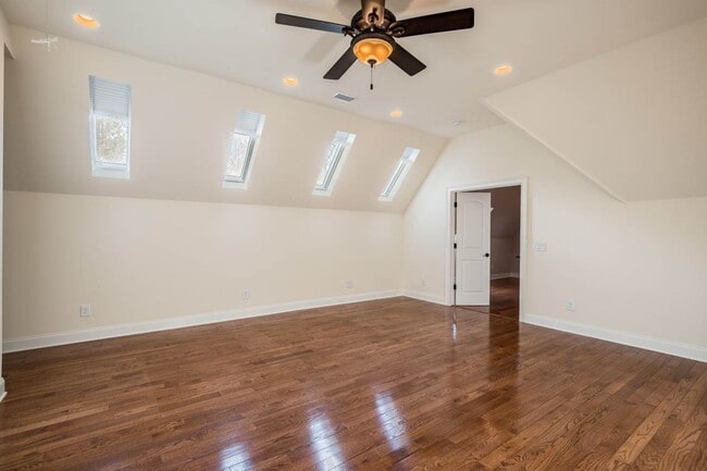 Building Photo - 246 Valley Meadow Dr