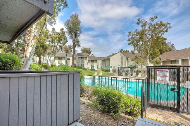 Building Photo - Bright 1BR with Private Balcony, In-Unit Laundry & Pool Access in Central San Diego