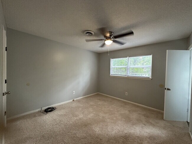 Building Photo - 506 Parkway Ct