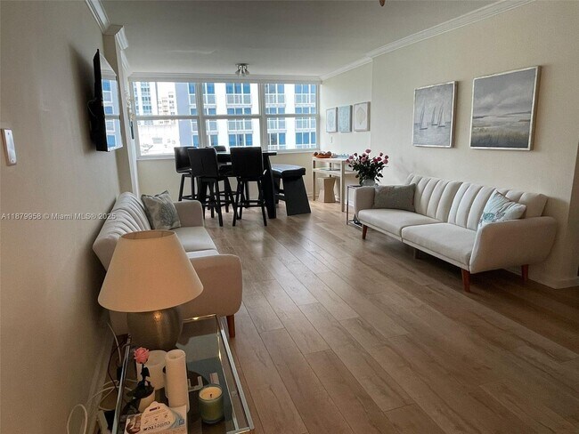 Building Photo - 209 N Fort Lauderdale Beach Blvd