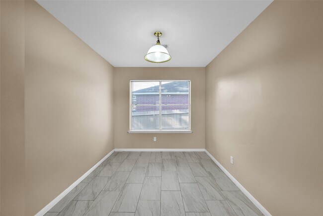 Building Photo - 710 Moonwalk St