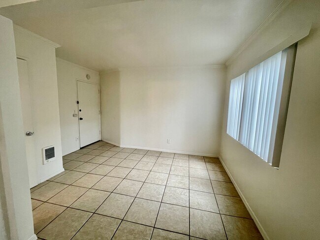 Building Photo - Studio in Pacific Beach Apartment Community