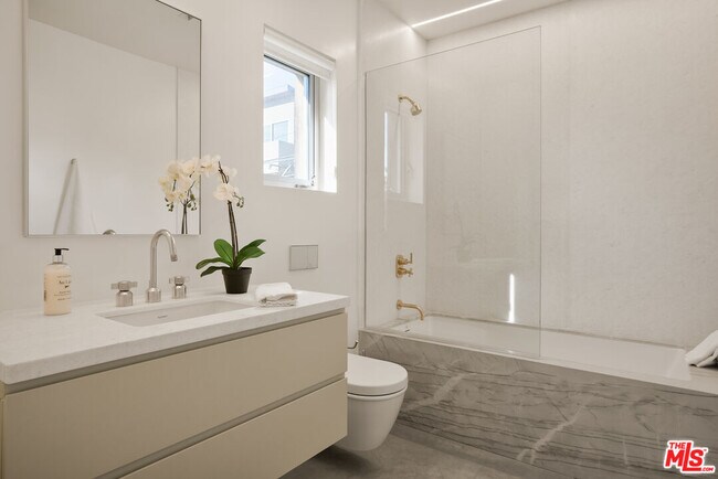 Building Photo - 533 Grand Blvd