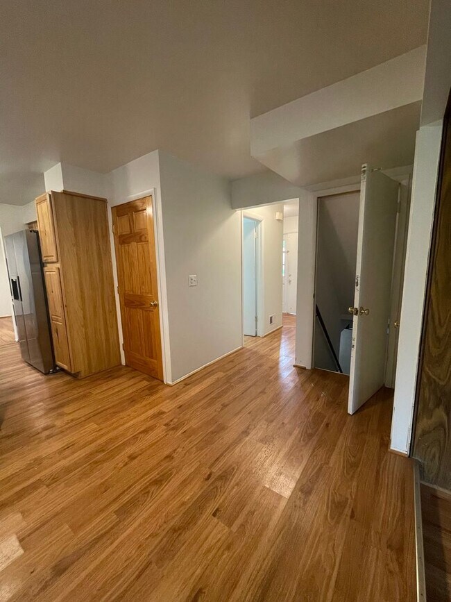 Building Photo - Beautiful 4 Bedroom Home in Ypsilanti! - F...