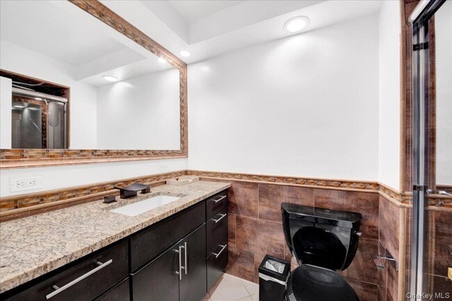 Building Photo - 500 High Point Dr