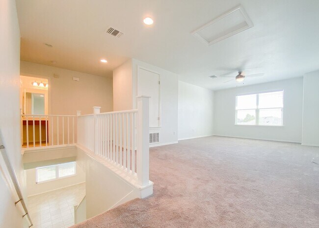 Building Photo - Beautiful 5 BR / 2.5 BA Home for Rent in A...