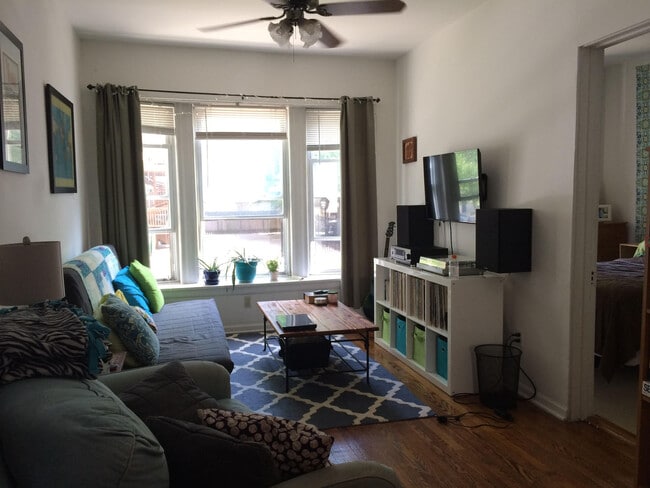 Building Photo - Beautiful 1 Bed Apartment in North Center/ Ravenswood Area Available September 1st