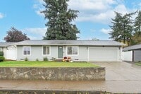 Building Photo - Living & Family Room! Freshly updated!