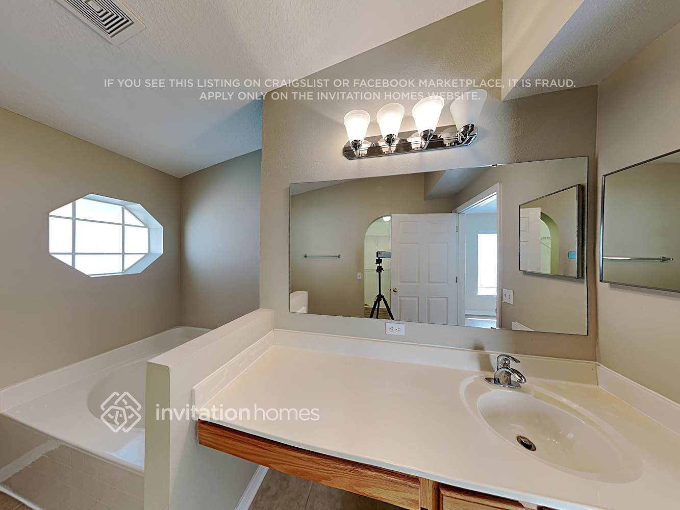 Building Photo - 5241 Silver Thistle Ln