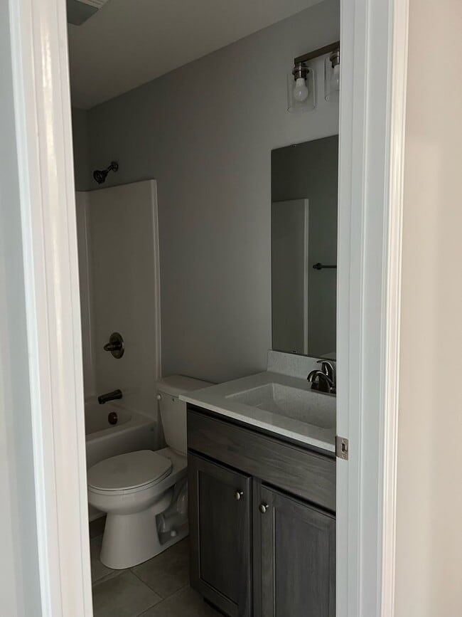 Building Photo - Spacious 3 bed 2 bath in Labadie, MO