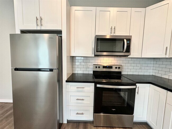 Building Photo - 225 N Everton St