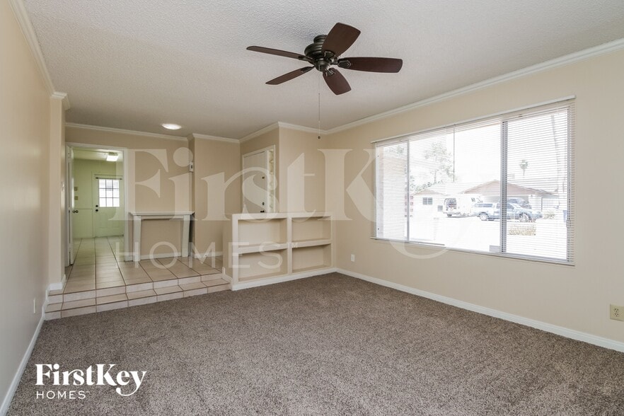 Building Photo - 813 E Todd Dr