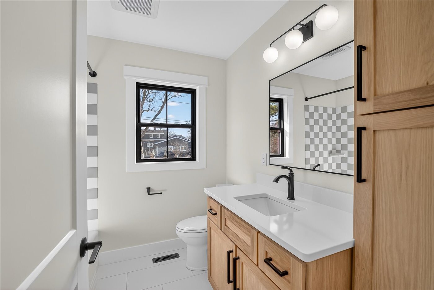 Building Photo - 305 N Shuman St