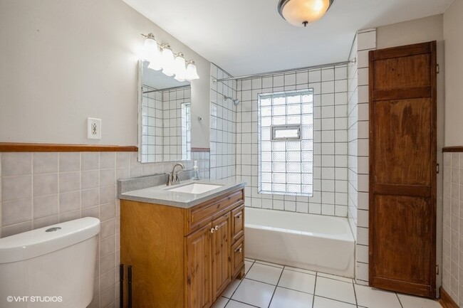 Building Photo - 115 E Naperville Rd