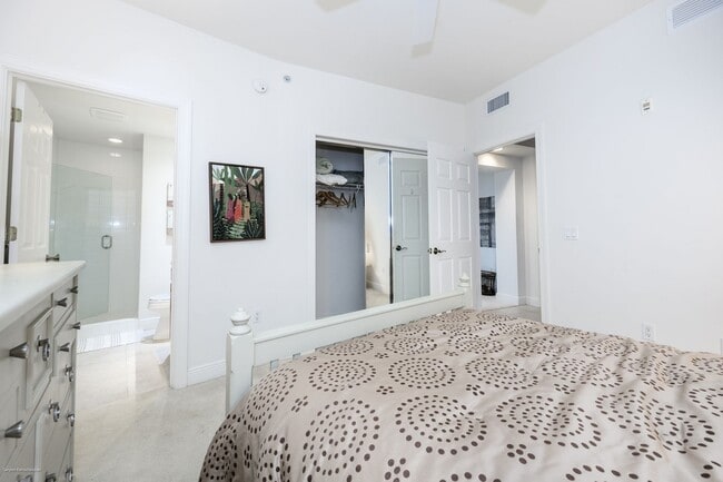 Building Photo - EXECUTIVE VACATION RENTAL