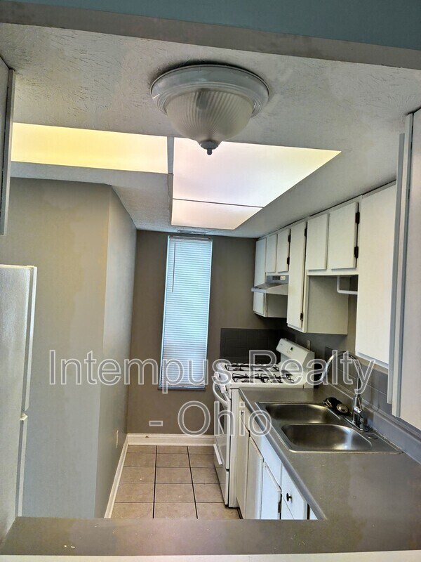 Building Photo - 21 King Arthur Ct