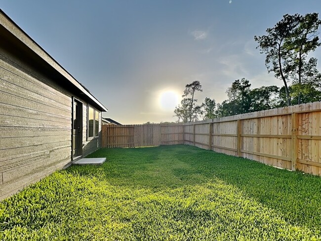 Building Photo - 21083 Santopadre St