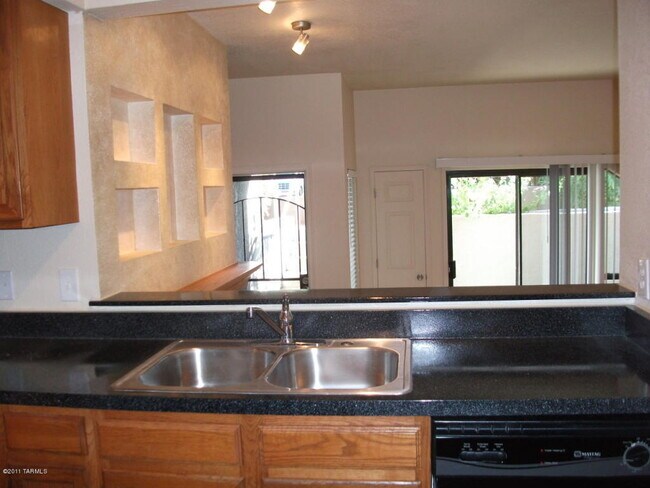 Building Photo - Effortless Central Tucson Living: 2BR Gem with Water/ Sewer/ Trash Included