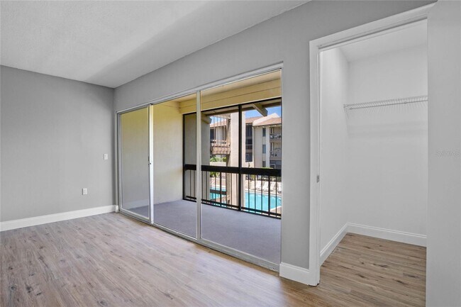 Building Photo - 554 Orange Dr