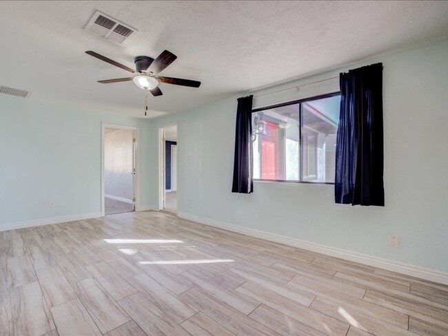 Building Photo - Spacious 4-Bedroom, 2-Bath Home with Extended Driveway & Large Backyard