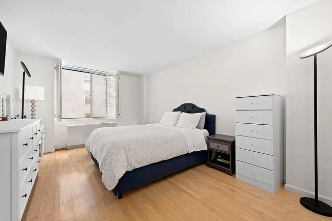 Building Photo - 50 Lexington Ave