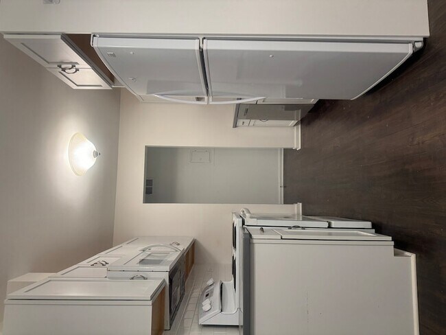 Building Photo - 675 Grove Terrace